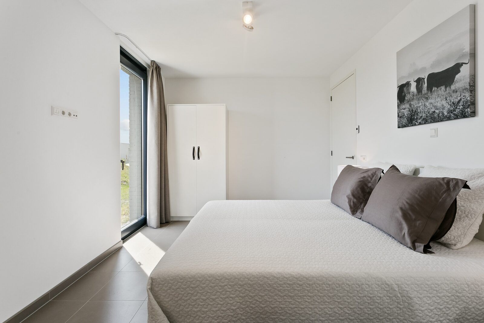 Tweede slaapkamer in Waterlijn 03 | De Groote Duynen, vakantiehuis in Kamperland, Noord-Beveland, Zeeland met uitzicht.