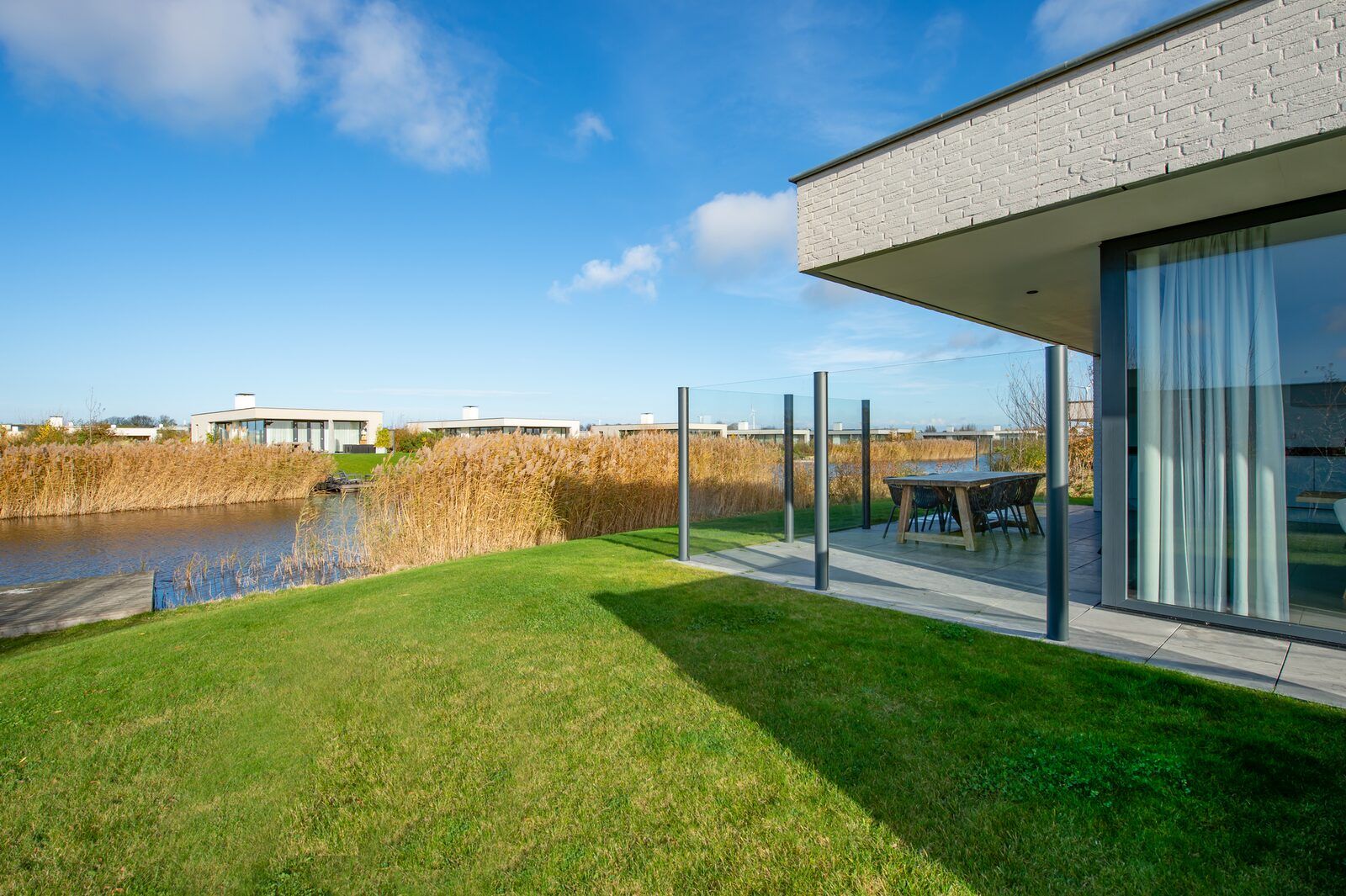 Uitzicht op de omgeving van Waterlijn 03 | De Groote Duynen, vakantiehuis in Kamperland, Noord-Beveland, Zeeland.
