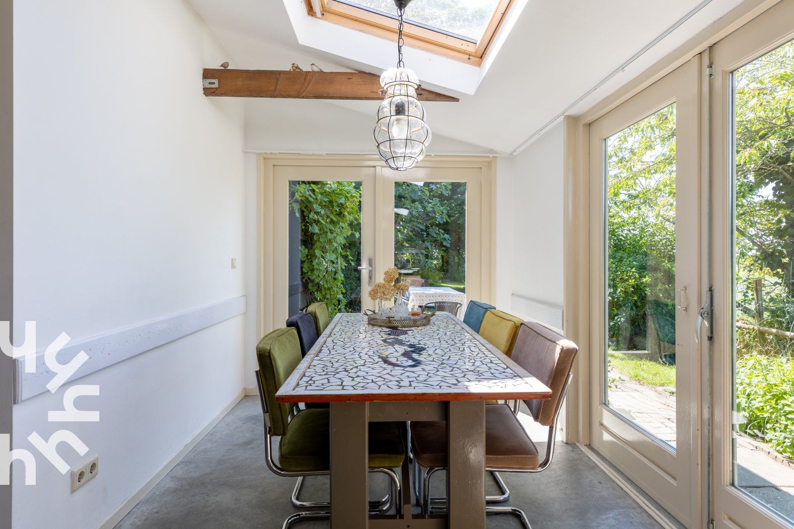 Gemuetliches Wohnzimmer mit Holzbalken im Ferienhaus ZE184, Kamperland, Noord-Beveland, Zeeland.