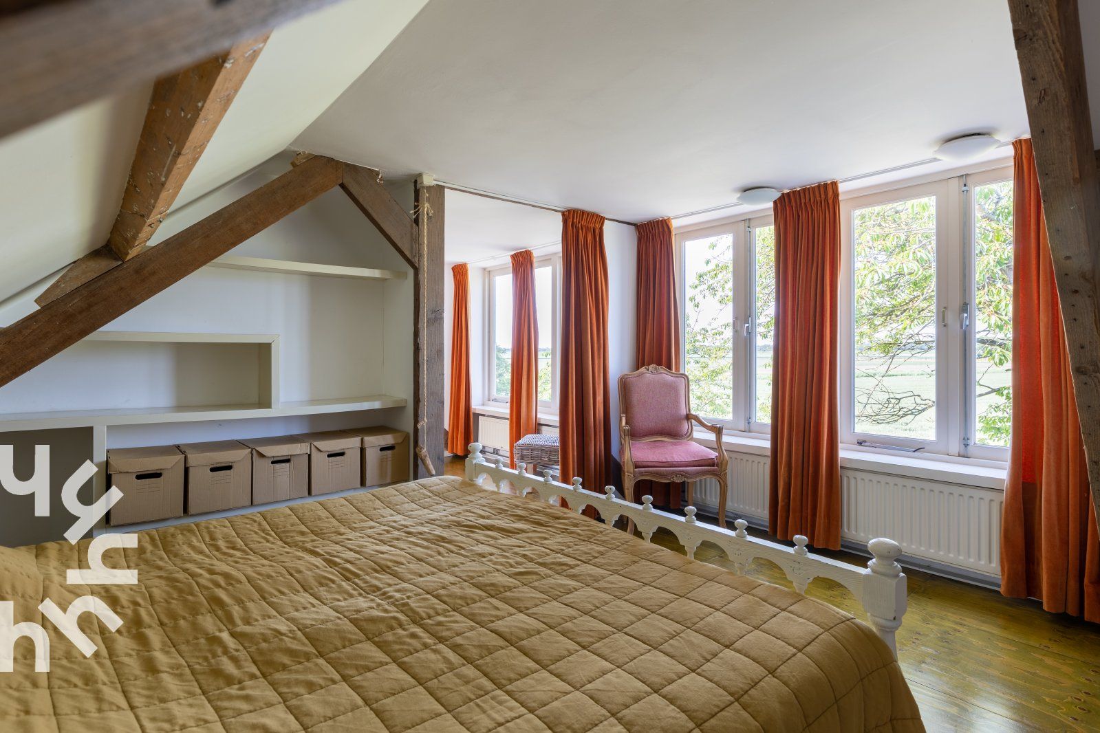 Moderne Kueche im Ferienhaus ZE184 mit Holzdetails, Kamperland, Noord-Beveland, Zeeland.