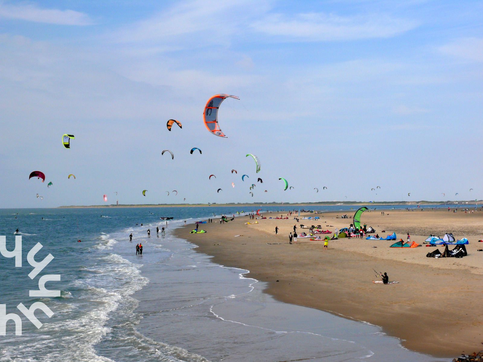 Gemuetliches Mansardenzimmer mit Holzbalken im Ferienhaus ZE184, Kamperland, Nord-Beveland.