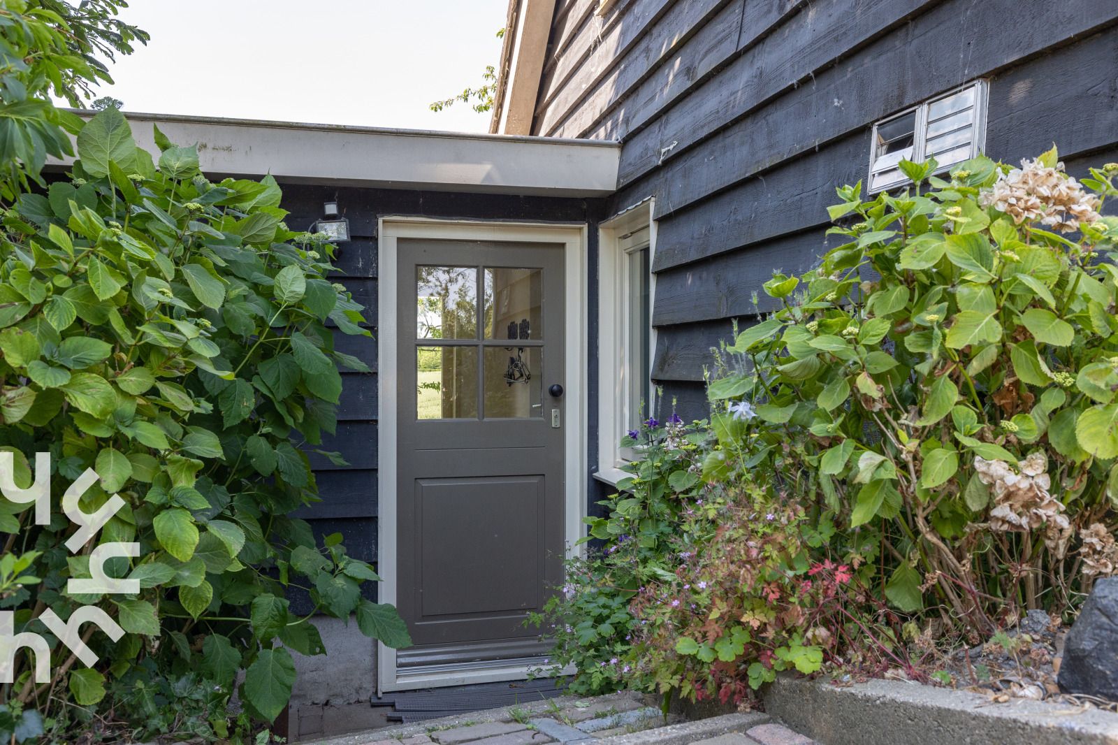 Schattiger Garten mit Sitzgelegenheit im Ferienhaus ZE184, Kamperland, Noord-Beveland.