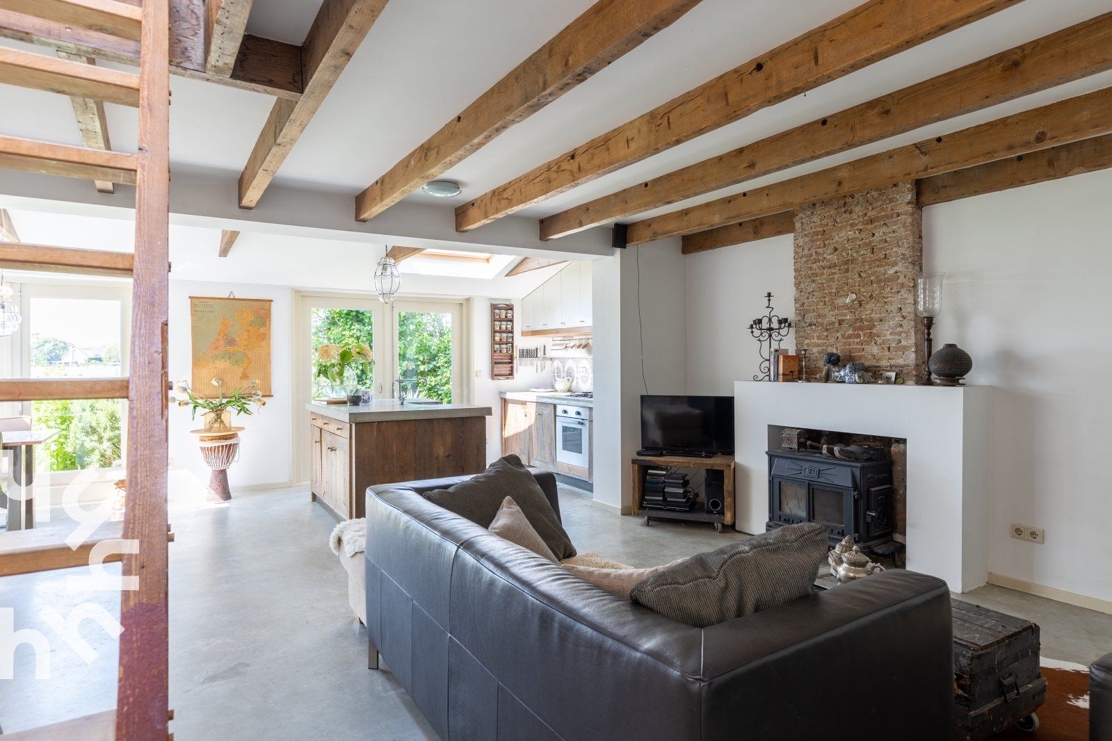 Schlafzimmer mit grossen Fenstern und Blick auf die Natur im Ferienhaus ZE184, Kamperland, Zeeland.