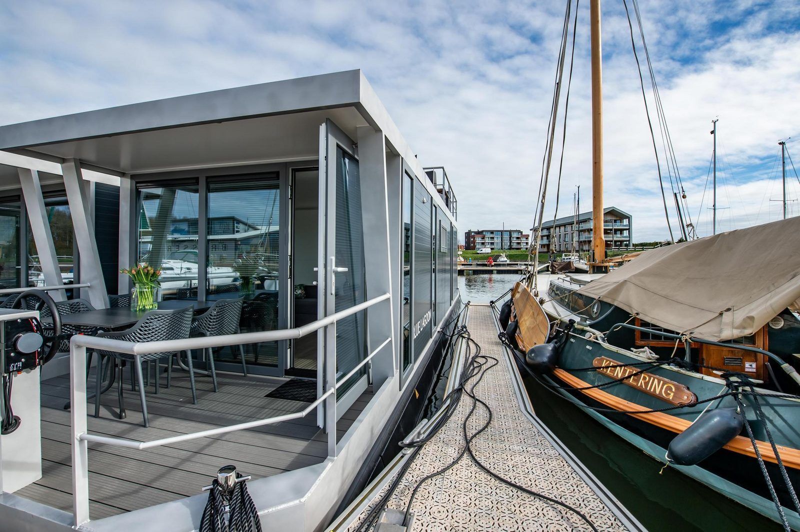 VZ2340 Modern eingerichtetes Wasserhaus in Kamperland mit Blick auf den Jachthafen in Nord-Beveland, Zeeland.