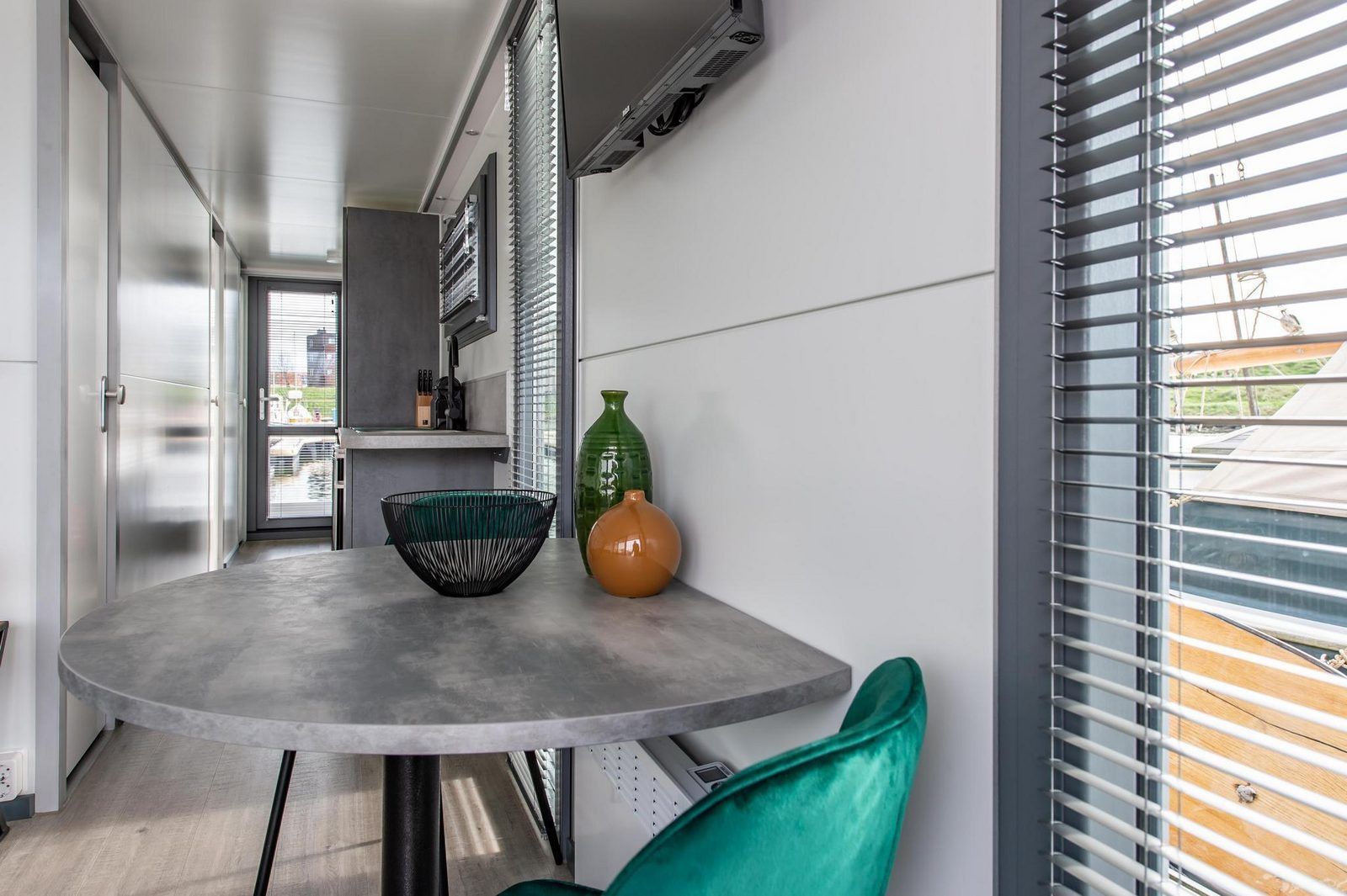 Komfortable Sitzgelegenheiten in VZ2340 Waterlodge in Kamperland, einem Ferienhaus in Noord-Beveland, Zeeland.