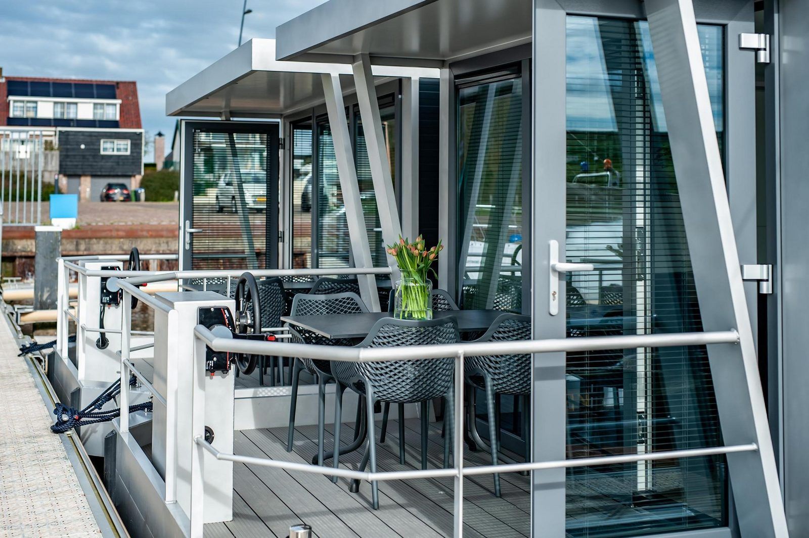 Komfortables Schlafzimmer in VZ2340 Waterlodge in Kamperland, ideal fuer Entspannung in Noord-Beveland, Zeeland.