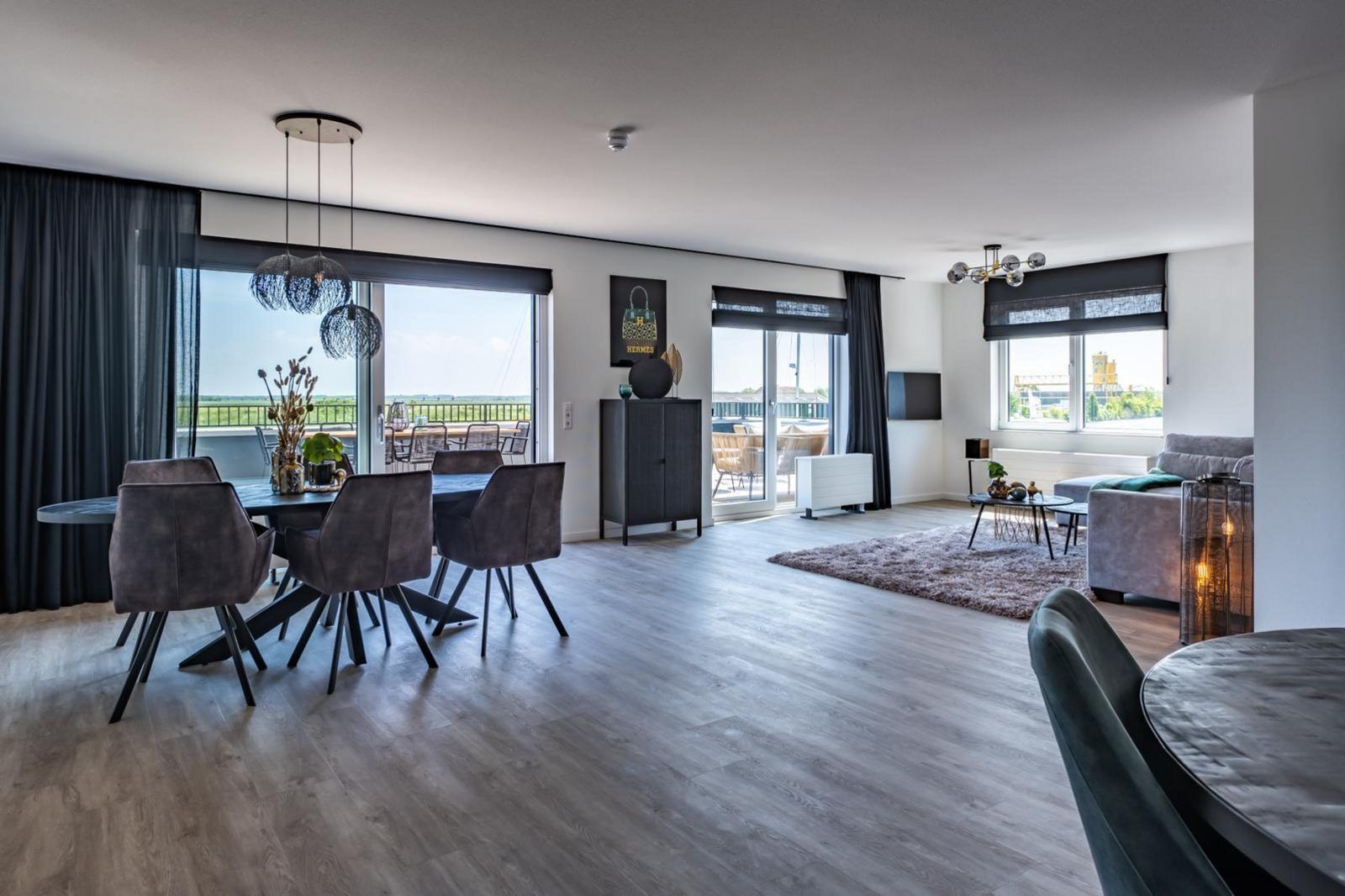 Modernes, offenes Wohnzimmer in der Ferienwohnung VZ2407, gelegen in Kamperland, Nord-Beveland.