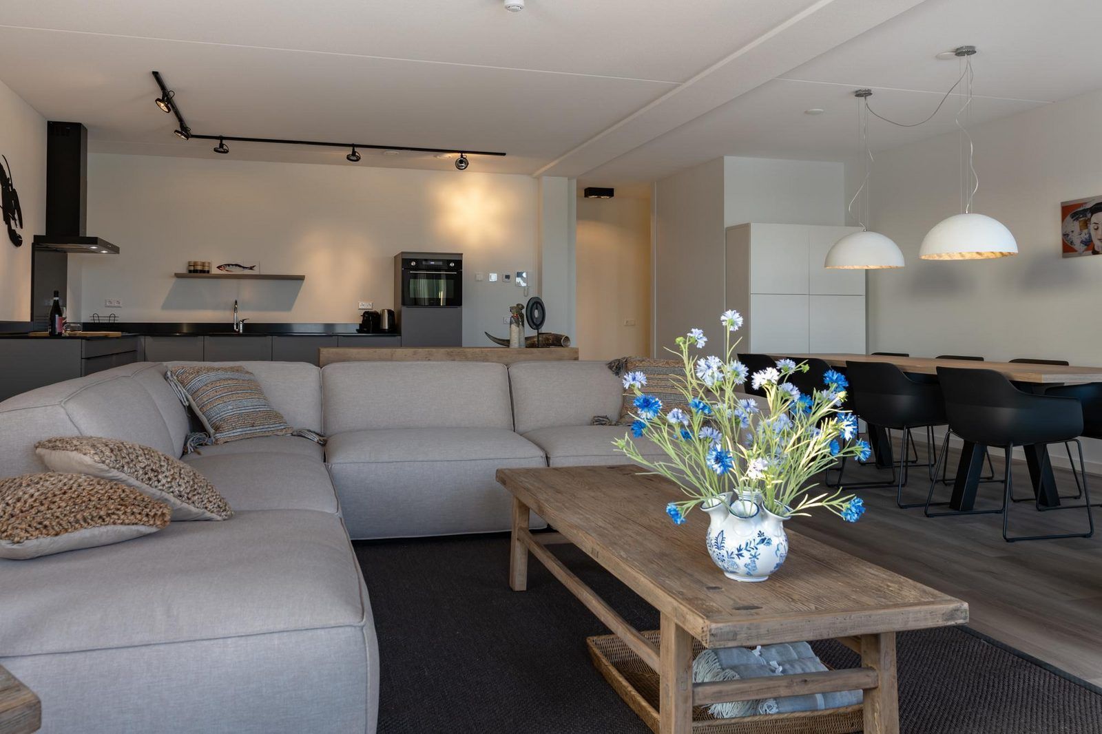 Offene Kueche und Essbereich in VZ2407 Ferienwohnung, Kamperland, Nord-Beveland.