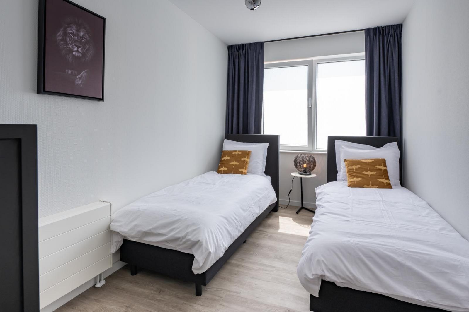 Zweites Schlafzimmer mit Einzelbetten in VZ2407 Ferienwohnung, Kamperland, Noord-Beveland.