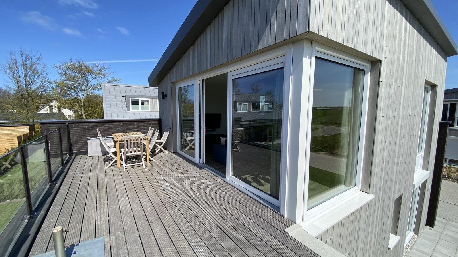 VZ948 Ferienvilla Kamperland, sonnige Dachterrasse mit Aussicht in Kamperland, Noord-Beveland, Zeeland.