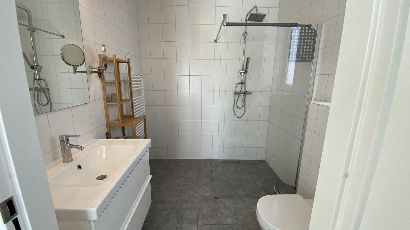 VZ948 Ferienvilla Kamperland, zweites Schlafzimmer mit Gartenblick in Kamperland, Noord-Beveland, Zeeland.