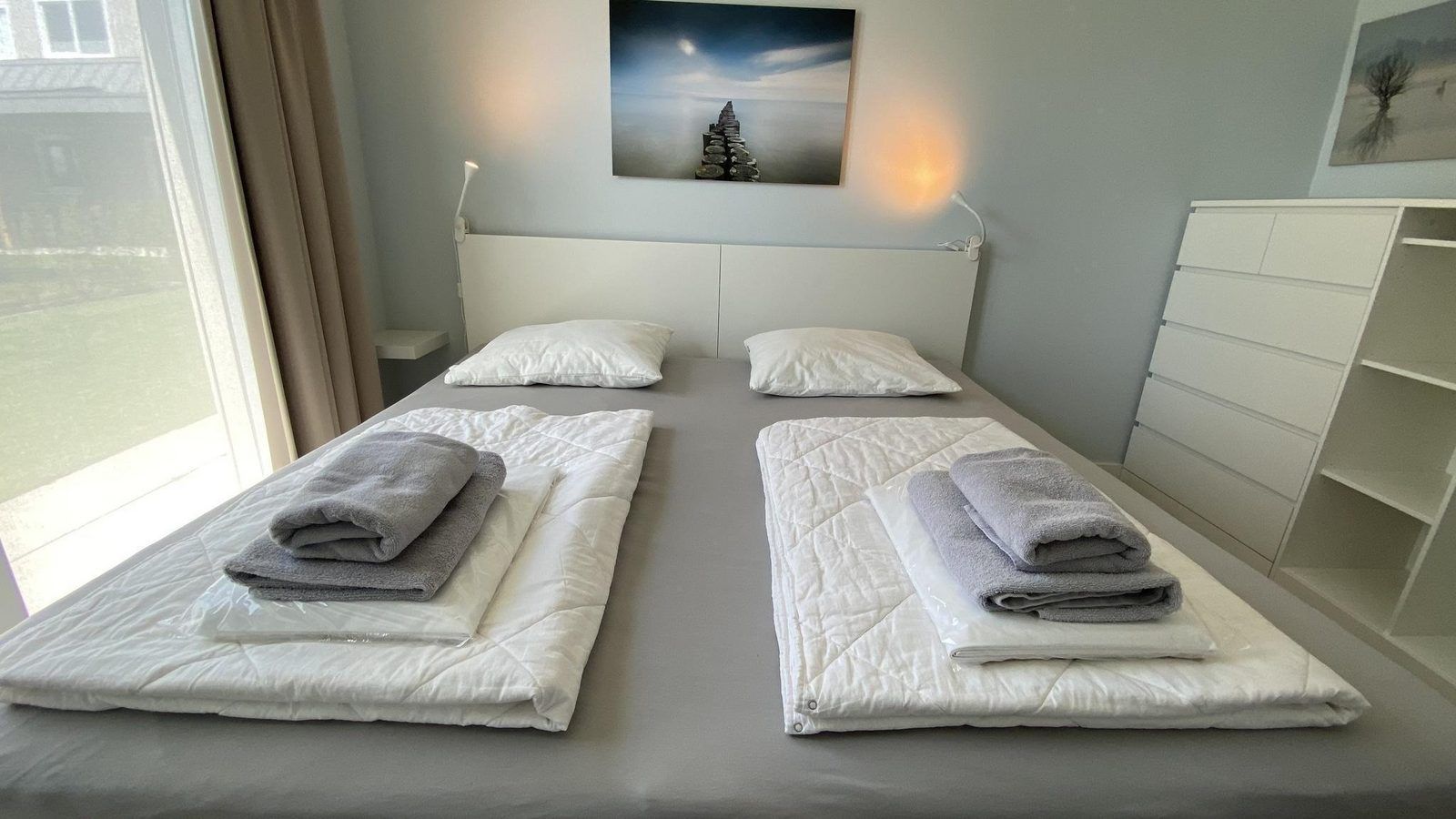 VZ948 Ferienvilla Kamperland, stilvolles Badezimmer mit Regendusche in Kamperland, Noord-Beveland, Zeeland.