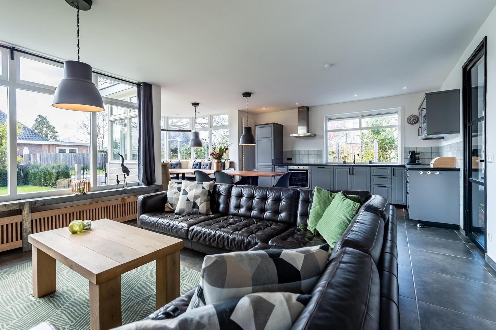 Offene Kueche und Esszimmer von VZ1164 Grosse freistehende Villa in Kamperland, Zeeland.