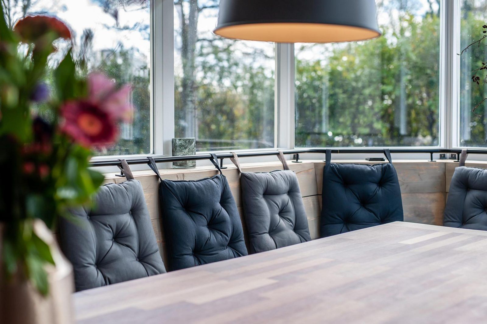 Gemuetliche Sitzecke in VZ1164 Grosse freistehende Villa in Kamperland, mit bequemen Kissen.