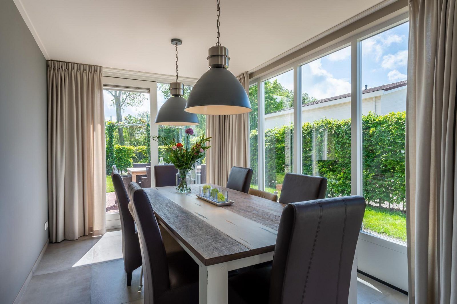 Esszimmer mit grossem Esstisch in VZ1171 Freistehendes Ferienhaus in Kamperland, Noord-Beveland, Zeeland.