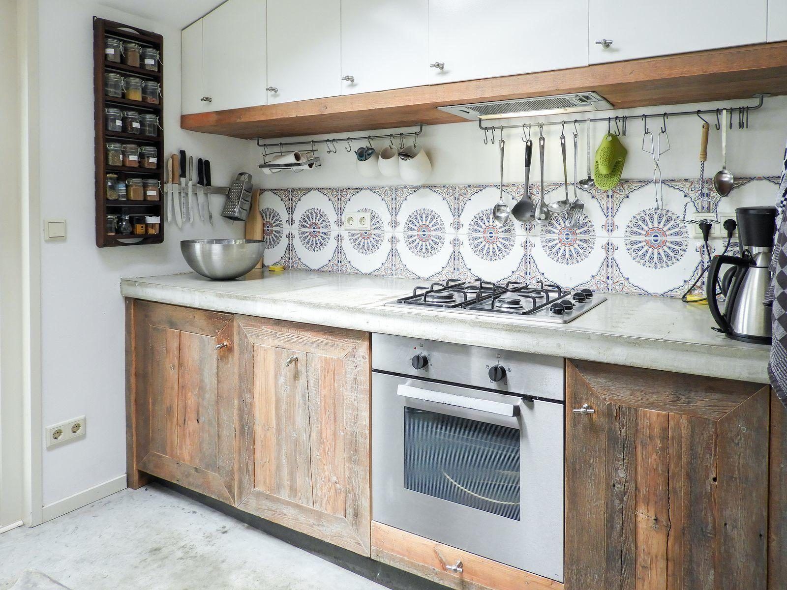 Authentische Kueche mit modernen Geraeten in VZ184 Ferienhaus Kamperland, Zeeland.