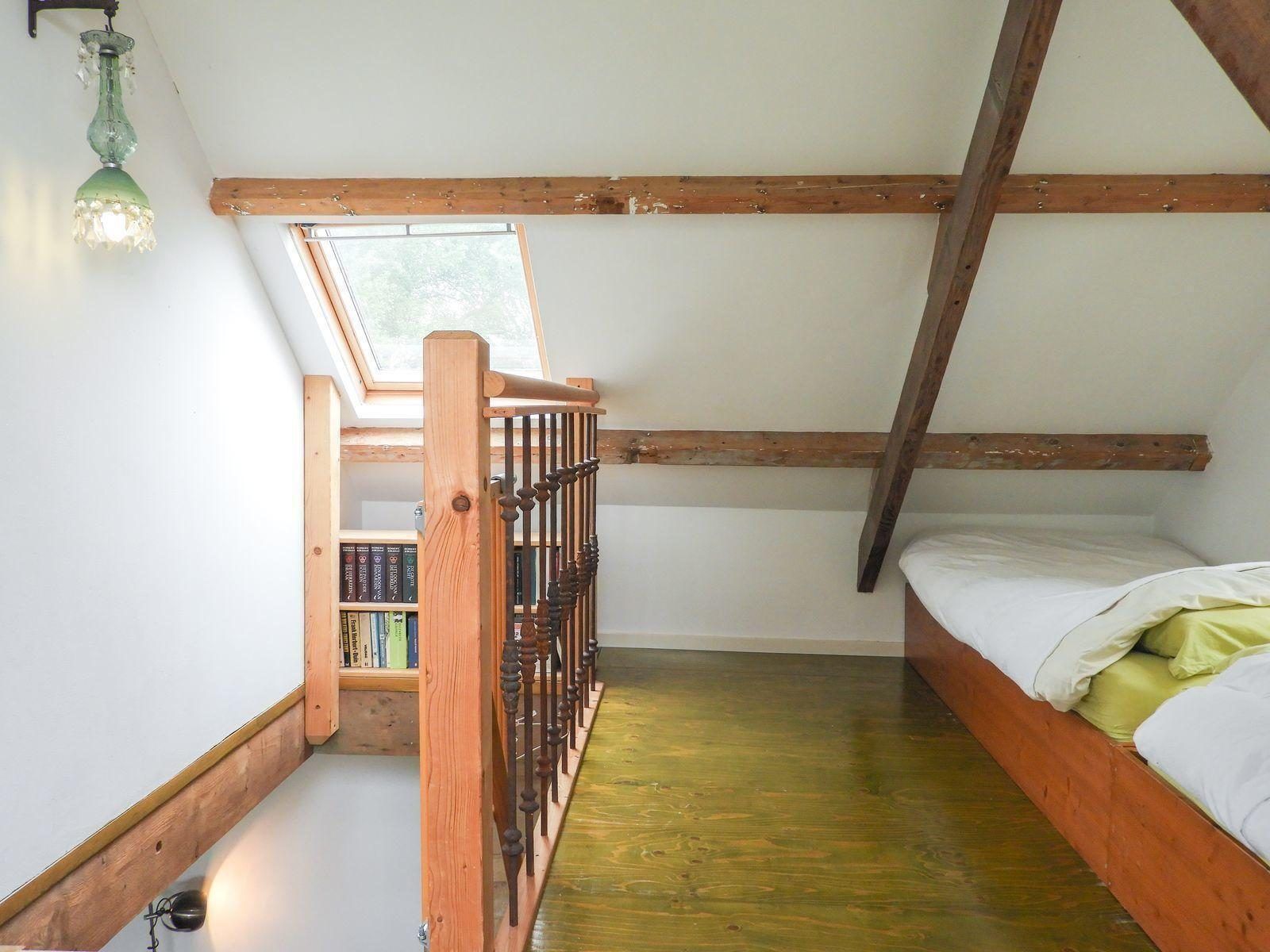 Dachboden mit Dachfenster in VZ184 Ferienhaus Kamperland, Zeeland.