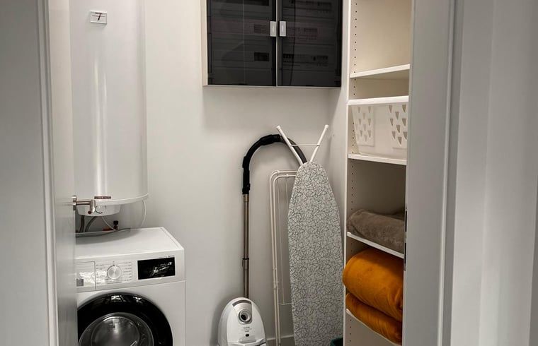 Praktische Waschkueche im Ferienhaus in Kamperland, ideal fuer laengere Aufenthalte in Noord-Beveland, Zeeland.