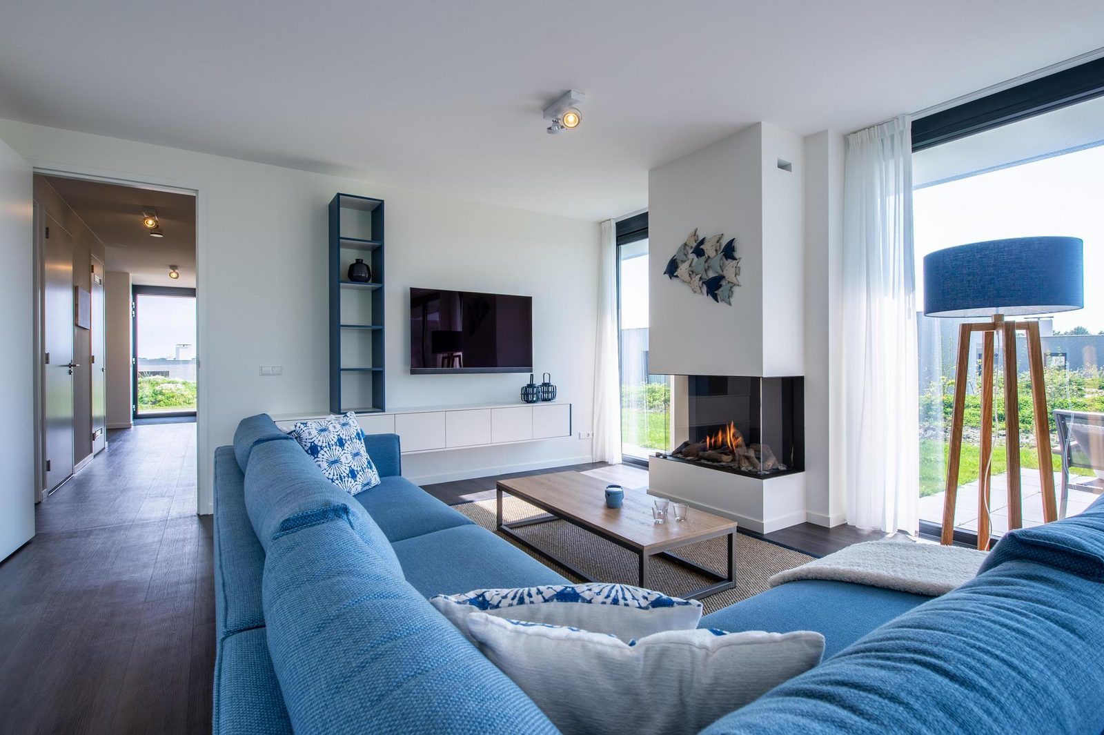 Gemuetliche Sitzecke in Duinvallei 09, Ferienhaus in De Groote Duynen, Kamperland, mit bequemen Sofas und Tageslicht.