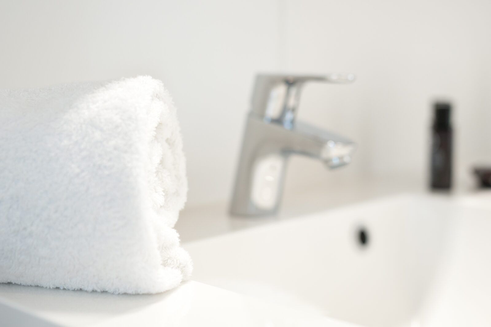 Frontansicht der Zandbank 19, De Groote Duynen, Kamperland, mit moderner Architektur und grosszuegigem Eingang.