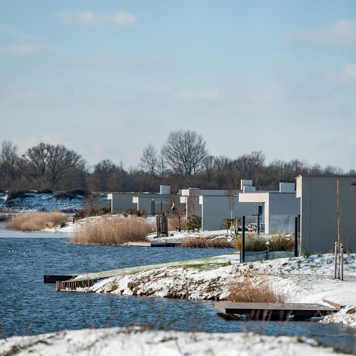 Cozy living room of Duinvallei 10 | De Groote Duynen in Kamperland, a vacation home with fireplace for a warm atmosphere in Zeeland.