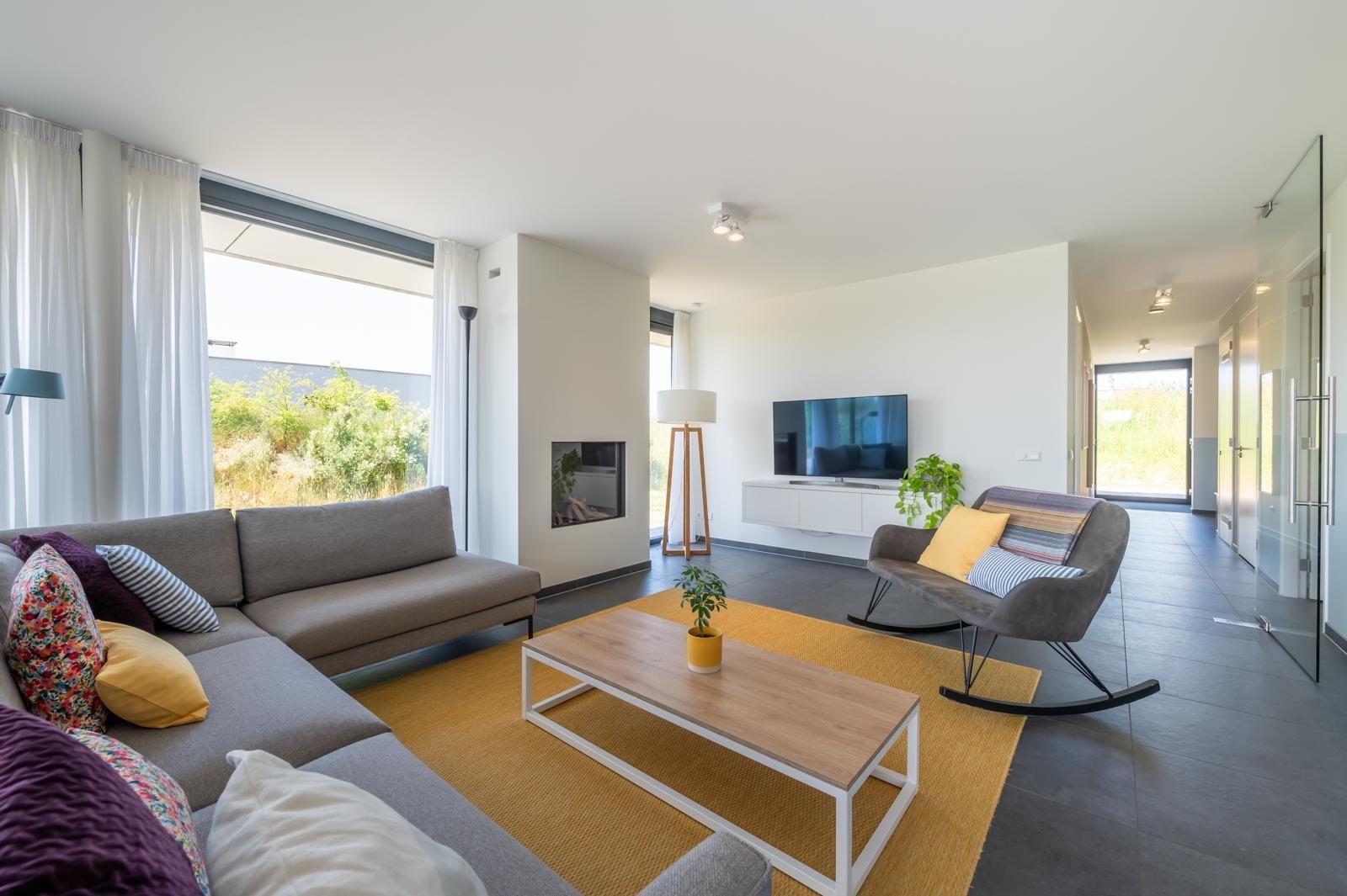 Stylish kitchen design of Duinvallei 10 | De Groote Duynen in Kamperland, a vacation home with modern appliances in Zeeland.