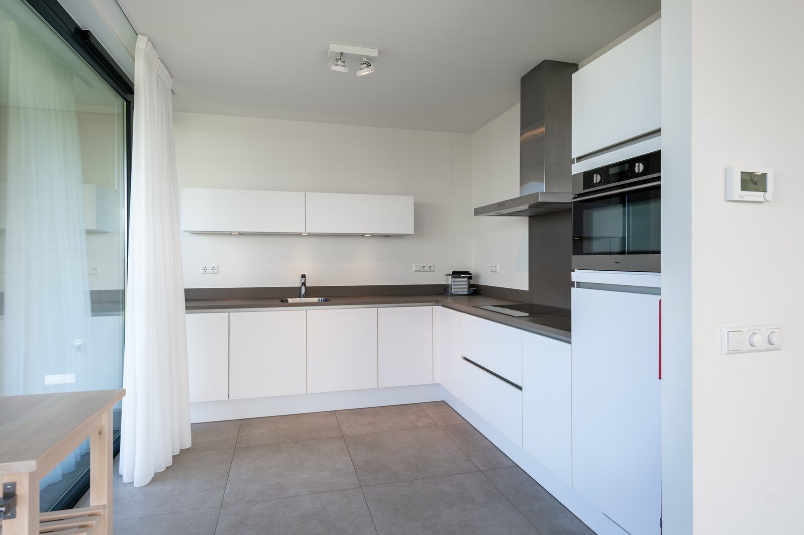 Stylish kitchen in Waterline 09, vacation home in Kamperland, Zeeland.