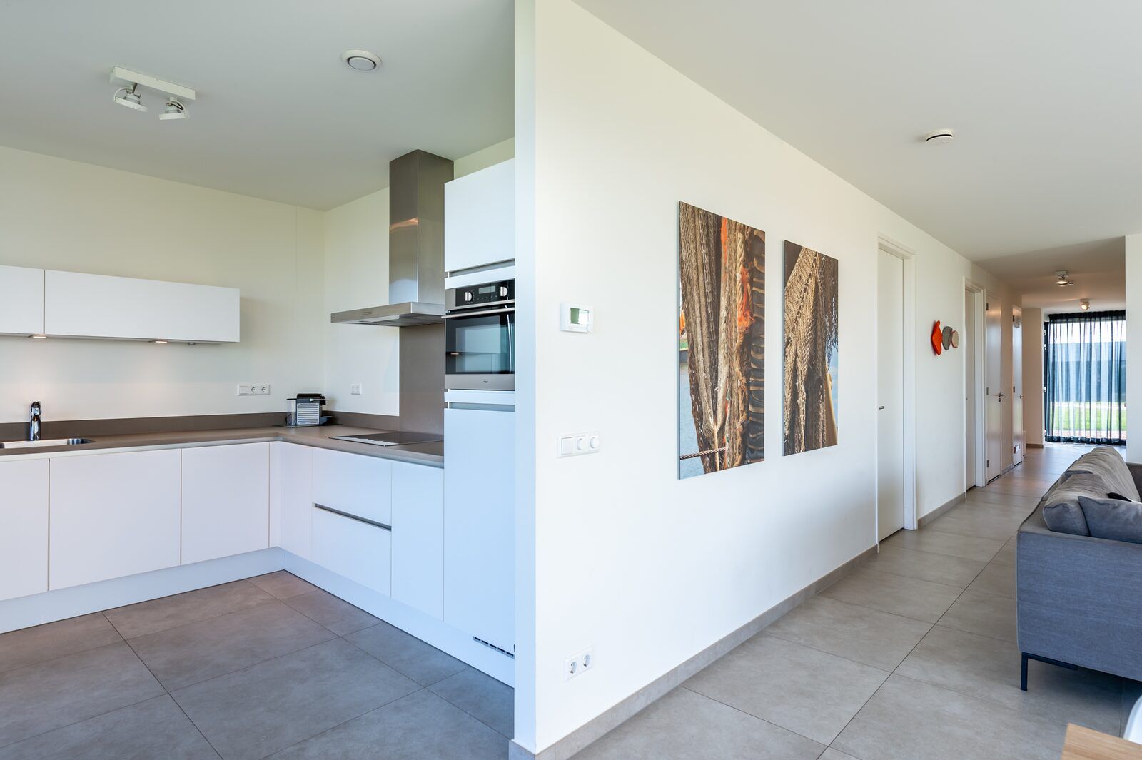 Modern kitchen with built-in appliances in Waterline 09, bungalow in Kamperland, North Beveland.