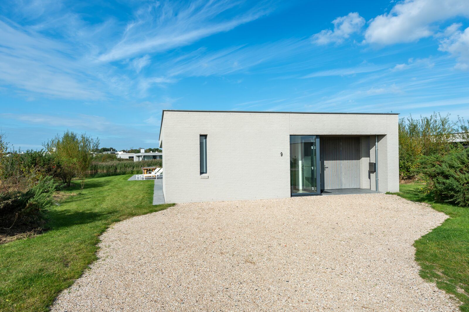 Front view of Waterline 09 with driveway, bungalow in Kamperland, North Beveland.