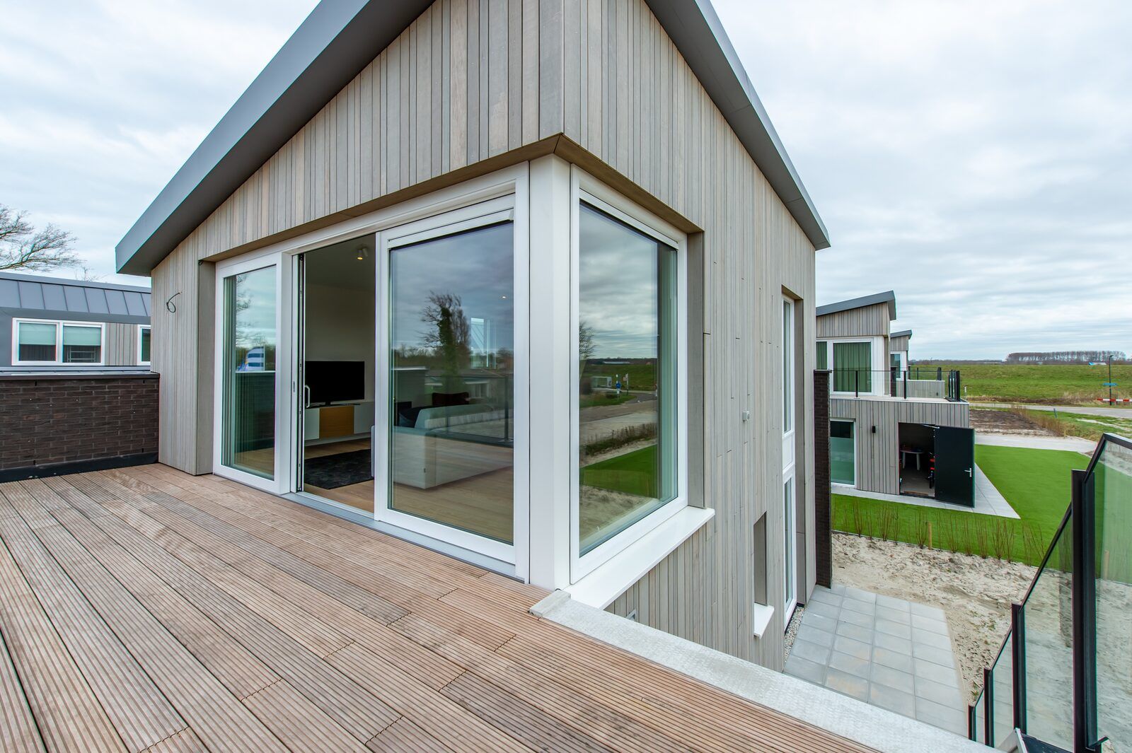 Balkon mit Blick auf die Natur in Schotsmanweg 16 | Zeeuws Goedt, Ferienhaus in Kamperland, Noord-Beveland, Zeeland.