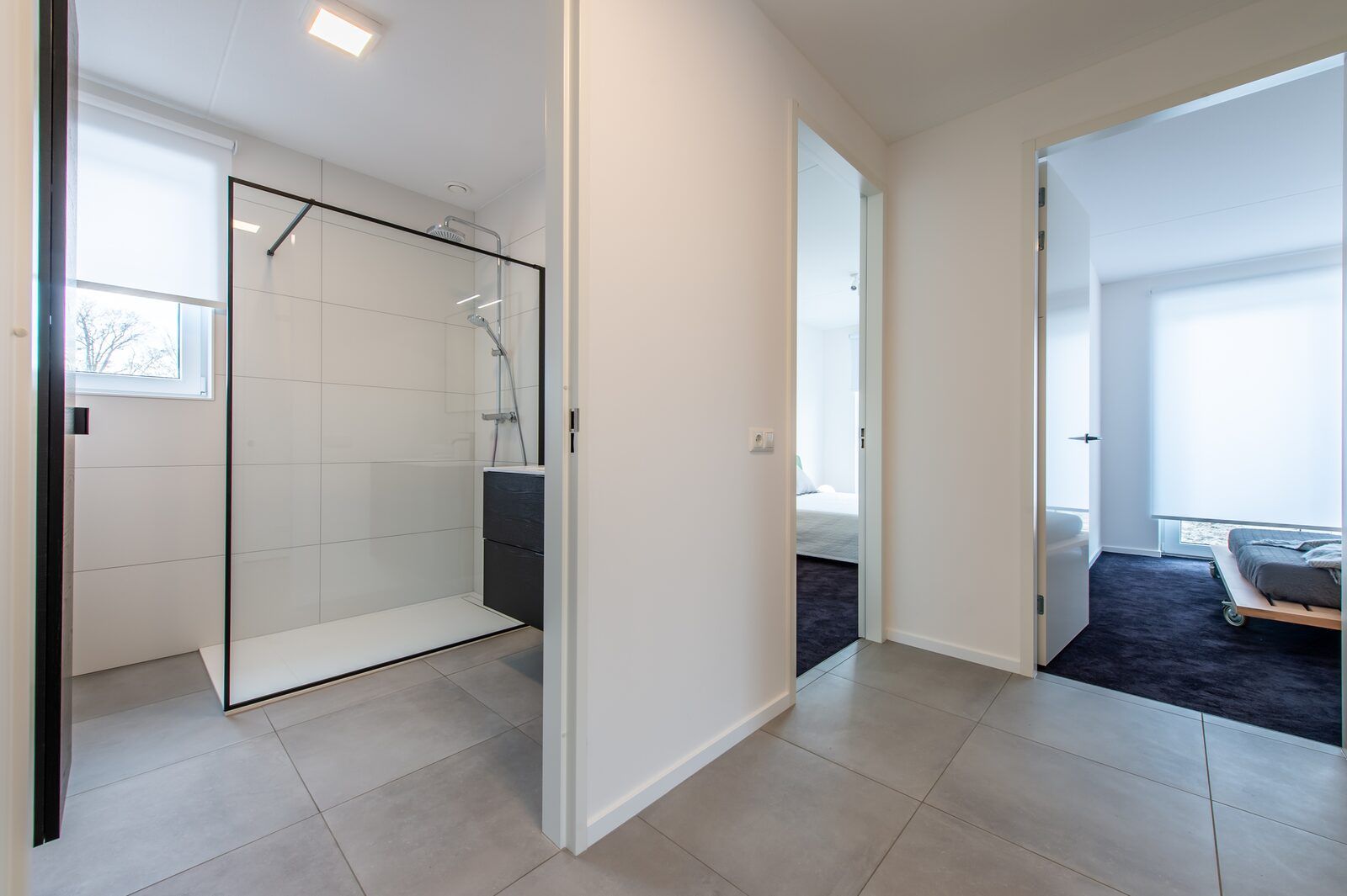 Stilvolles Badezimmer im Schotsmanweg 16 | Zeeuws Goedt, Ferienhaus in Kamperland, Noord-Beveland mit grosser Dusche.