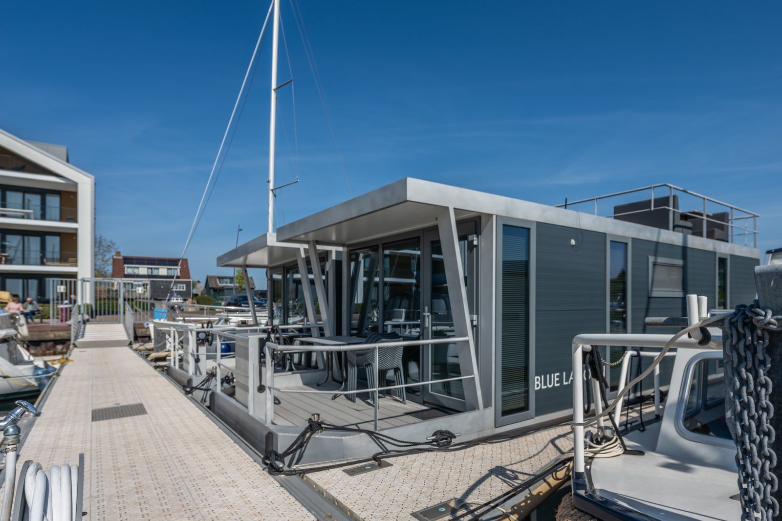 Guest house 5903621 - Holiday property Noord-Beveland - Waterlodge Blue Island | Marina Kamperland