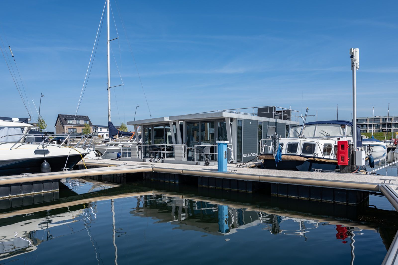 Guest house 5903621 - Holiday property Noord-Beveland - Waterlodge Blue Island | Marina Kamperland