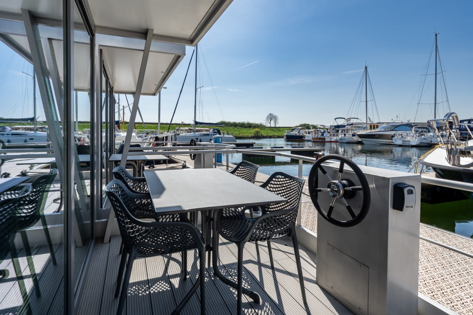 Guest house 5903621 - Holiday property Noord-Beveland - Waterlodge Blue Island | Marina Kamperland
