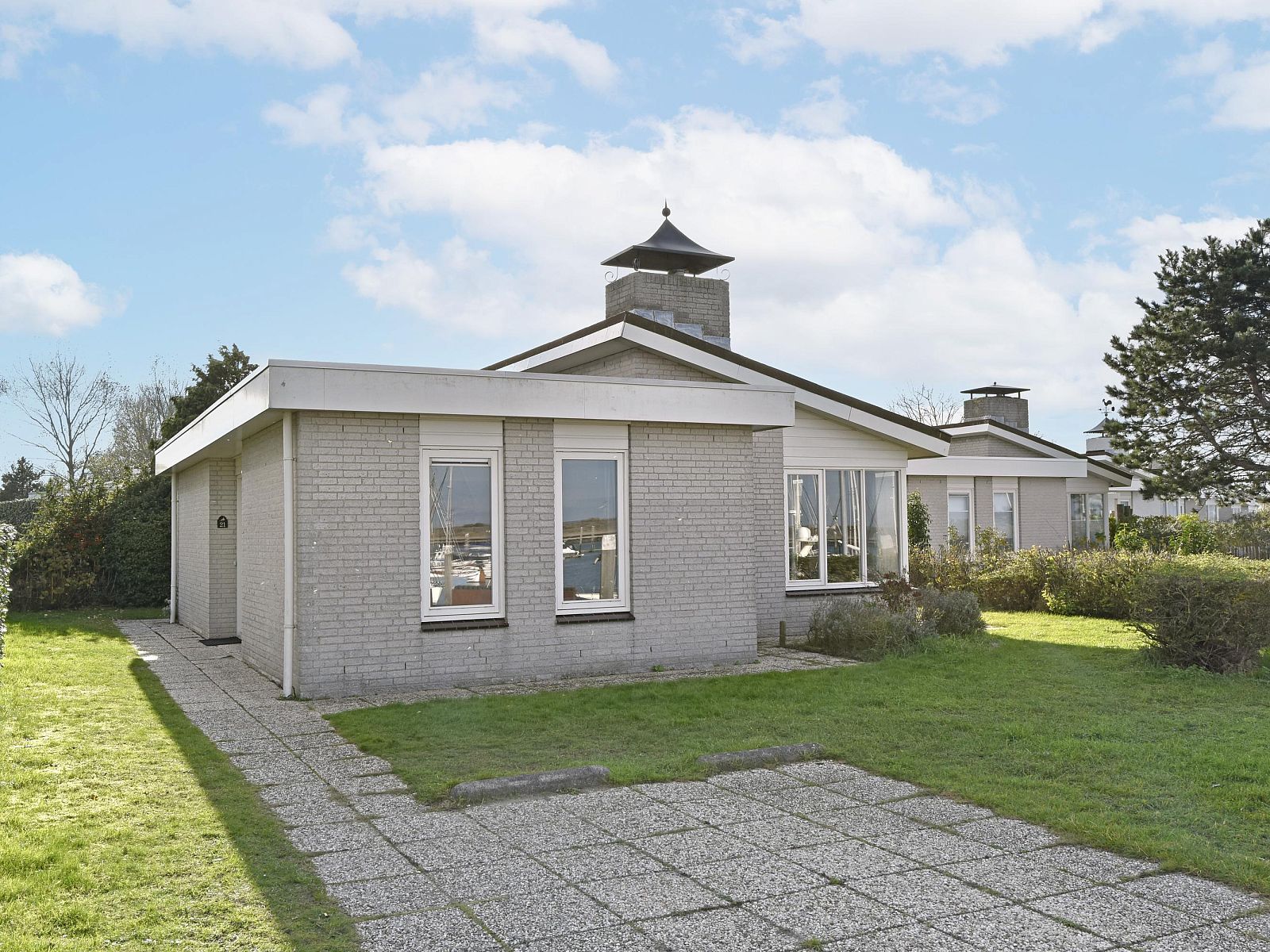 Freistehendes Haus in Kamperland, ein Ferienhaus in Noord-Beveland, Zeeland, mit groem Garten und Aussicht auf die ruhige Umgebung.