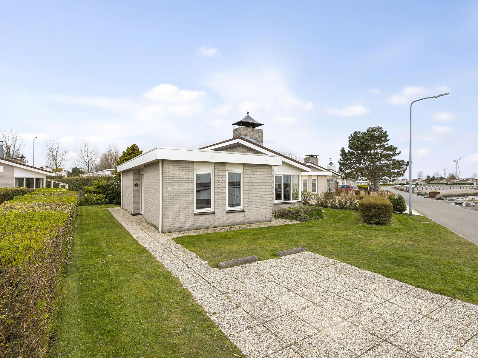 Freistehendes Haus in Kamperland, ein Ferienhaus im malerischen Nord-Beveland, Zeeland, mit einem grnen Garten und einer ruhigen Umgebung.