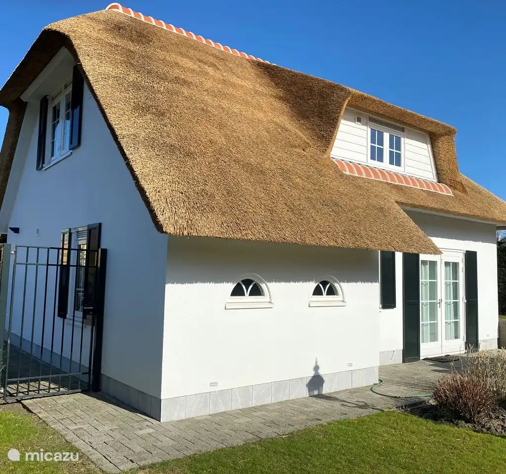 Guest house 590390 - Holiday property Noord-Beveland - ZeelandhuisaanZee