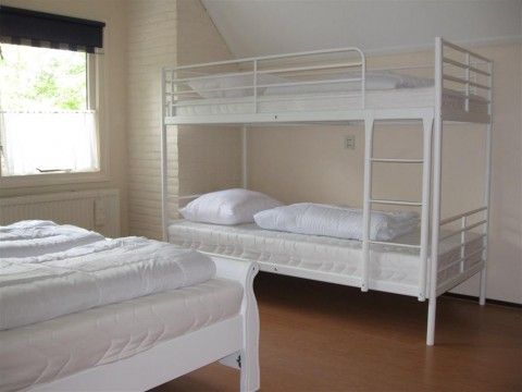 Cozy children's room with bunk beds in Mi Casa, Burgh-Haamstede, perfect for families in the vacation home.