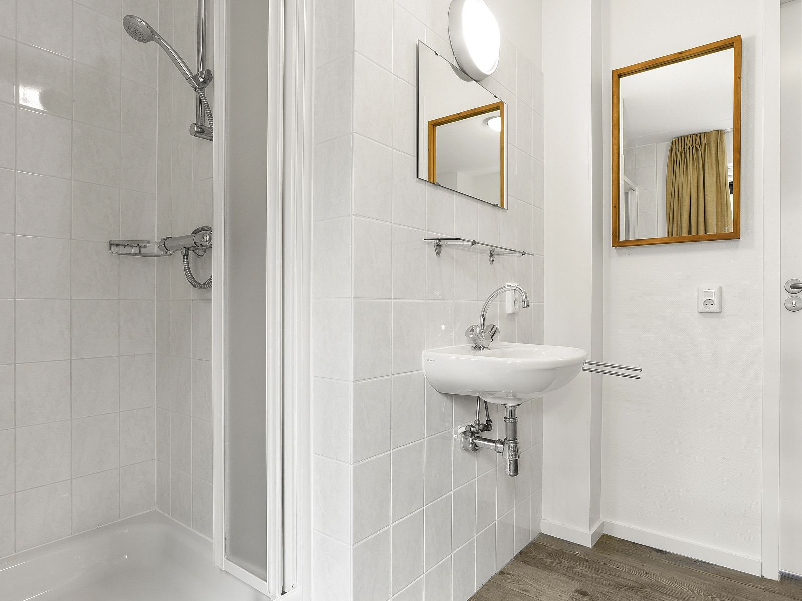 Gemuetliche Leseecke im Duinpark 't Hof van Haamstede 8-Personen-Bungalow 8CE, mit Zugang zur Terrasse.