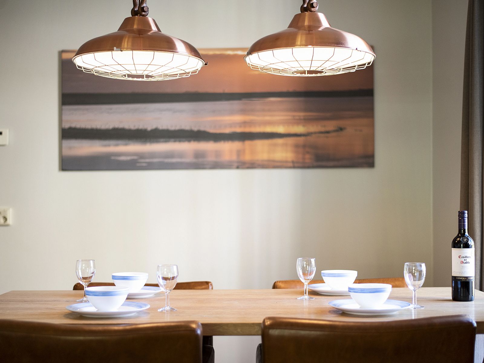 Moderne keuken met apparatuur in Residence 't Hof van Haamstede, 4-persoons Heerenhuisappartement, Burgh-Haamstede, Zeeland.