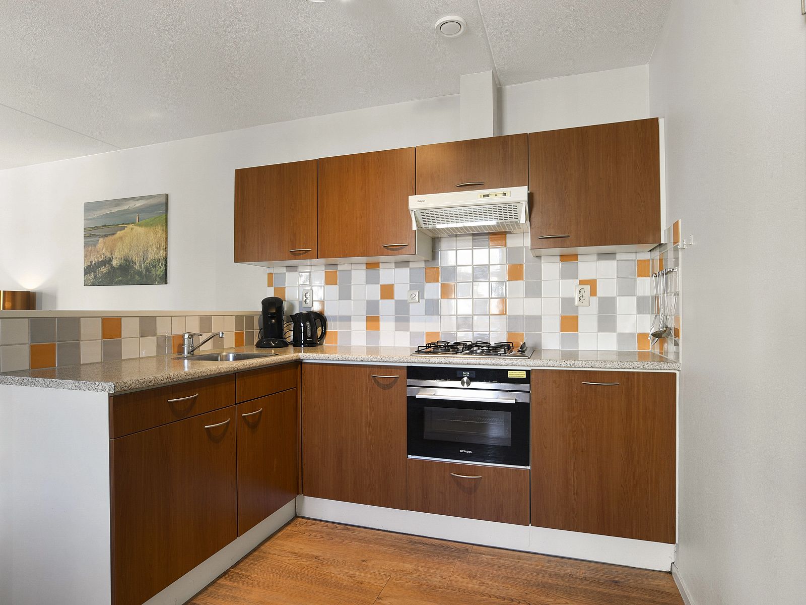 Comfortabele slaapkamer met uitzicht in Residence 't Hof van Haamstede, vakantieverblijf in Burgh-Haamstede, Schouwen-Duiveland.