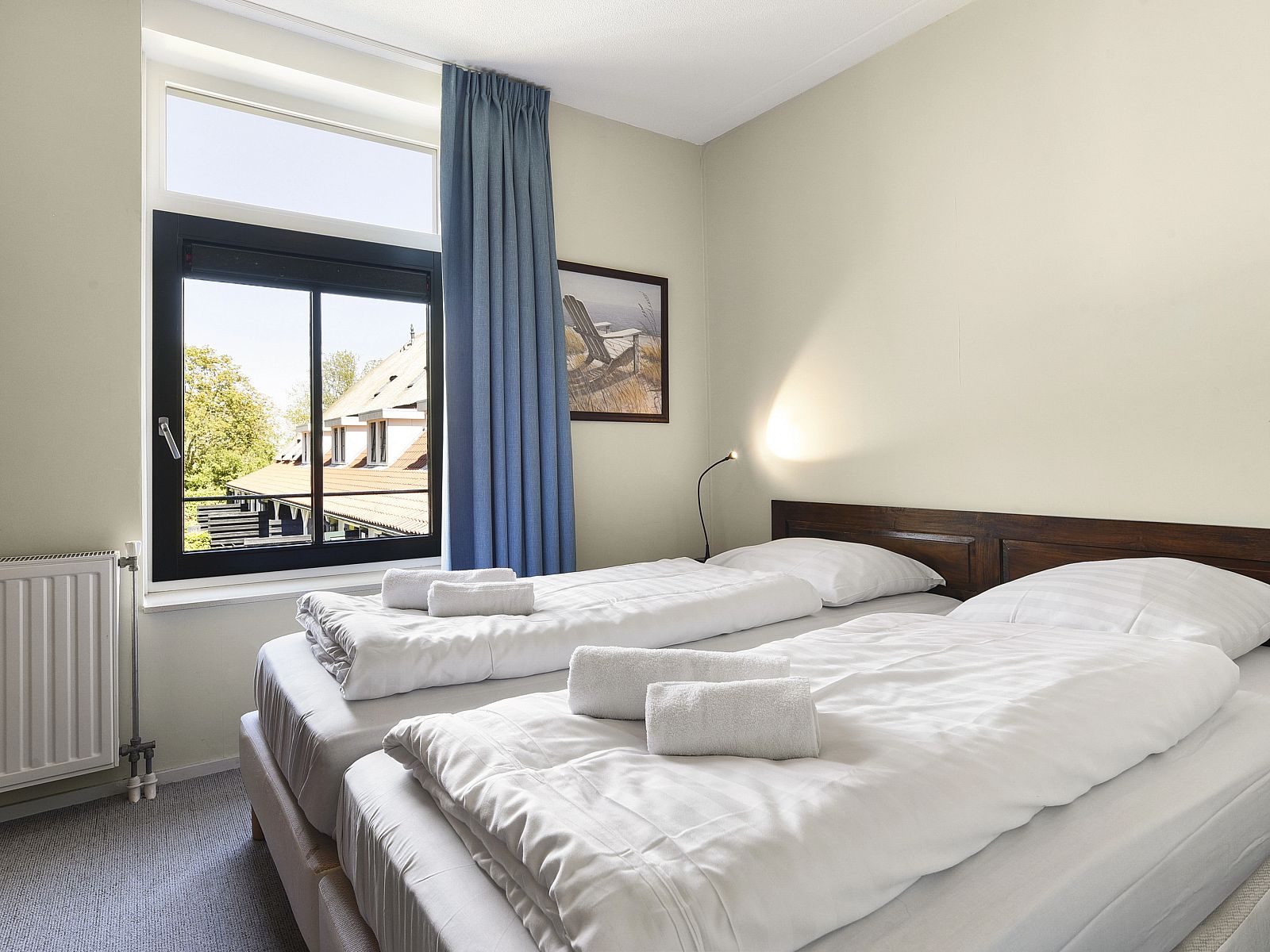 Slaapkamer met frisse uitstraling in Residence 't Hof van Haamstede, 4-persoons Heerenhuisappartement, Zeeland.