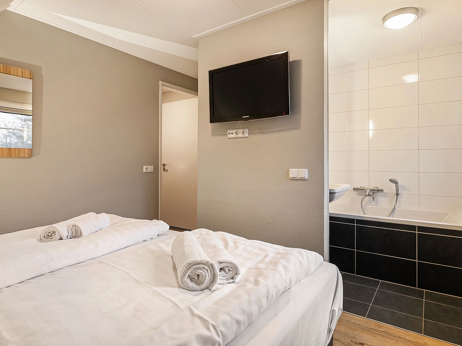 Guest house 6004139 - Bungalow Schouwen-Duiveland - Resort Haamstede | 8-persoons bungalow | 8EL