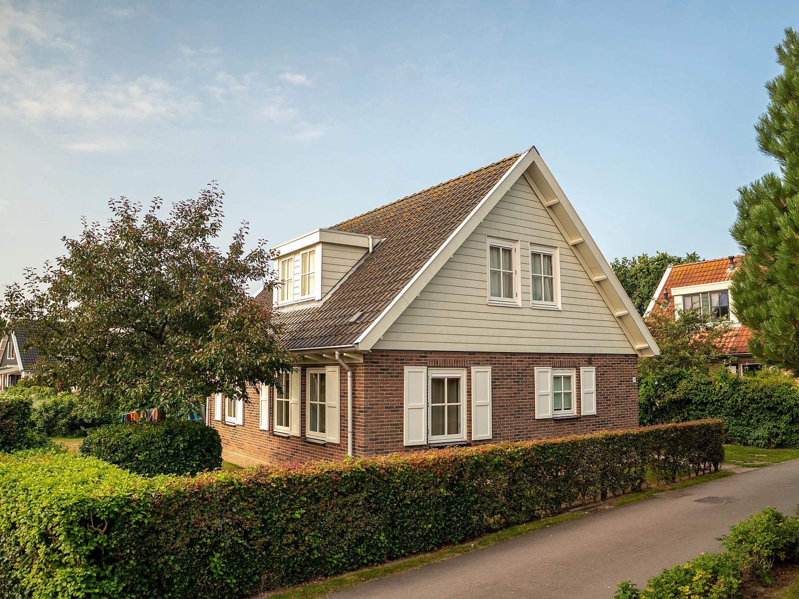 Guest house 600461 - Bungalow Schouwen-Duiveland - Duinpark 't Hof van Haamstede | 8-persoons bungalow | 8E2