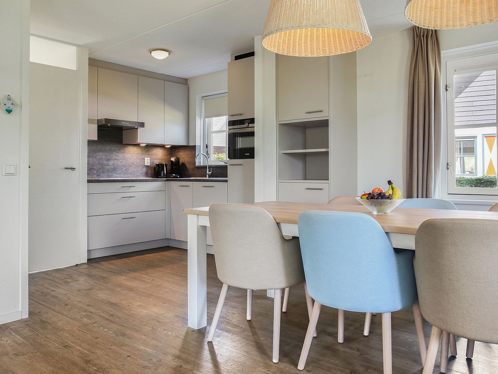 Guest house 600461 - Bungalow Schouwen-Duiveland - Duinpark 't Hof van Haamstede | 8-persoons bungalow | 8E2