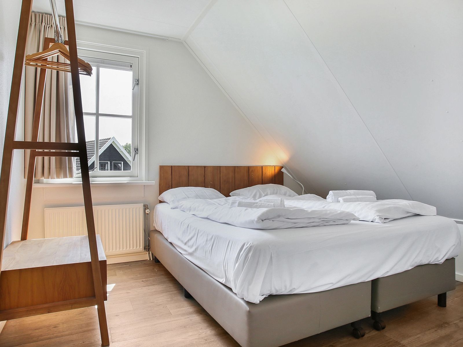 Guest house 600461 - Bungalow Schouwen-Duiveland - Duinpark 't Hof van Haamstede | 8-persoons bungalow | 8E2