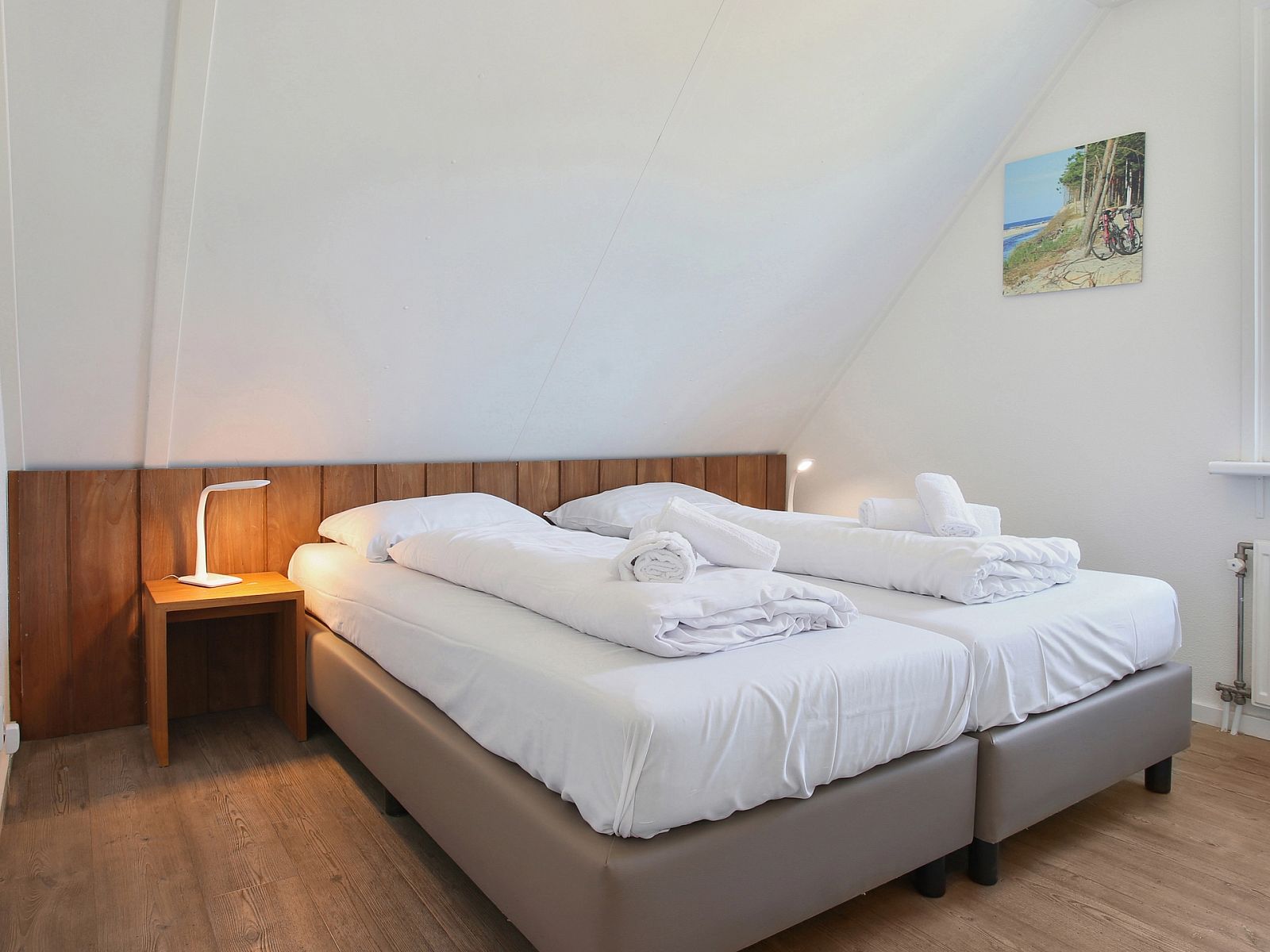 Guest house 600461 - Bungalow Schouwen-Duiveland - Duinpark 't Hof van Haamstede | 8-persoons bungalow | 8E2