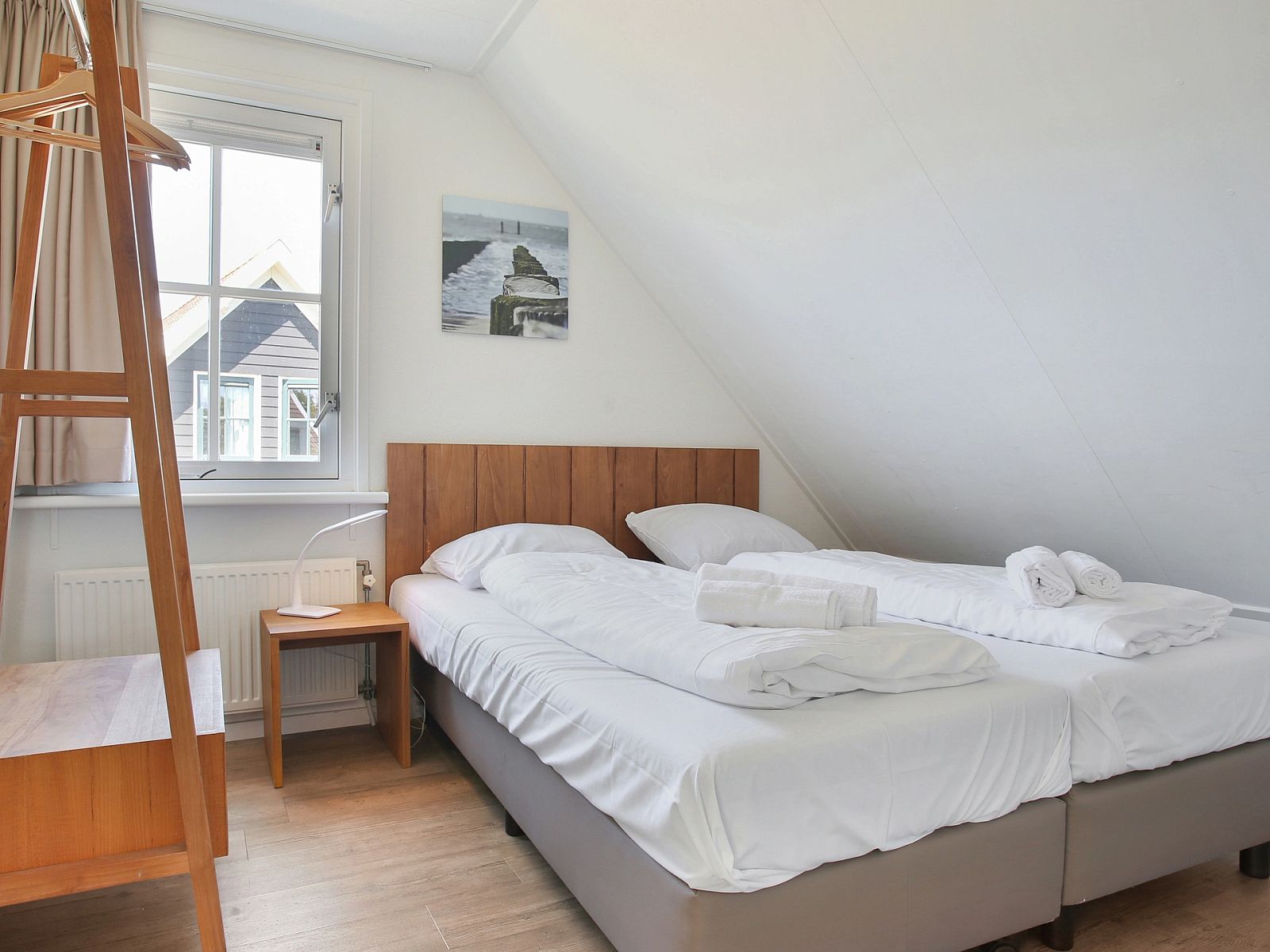 Guest house 600461 - Bungalow Schouwen-Duiveland - Duinpark 't Hof van Haamstede | 8-persoons bungalow | 8E2