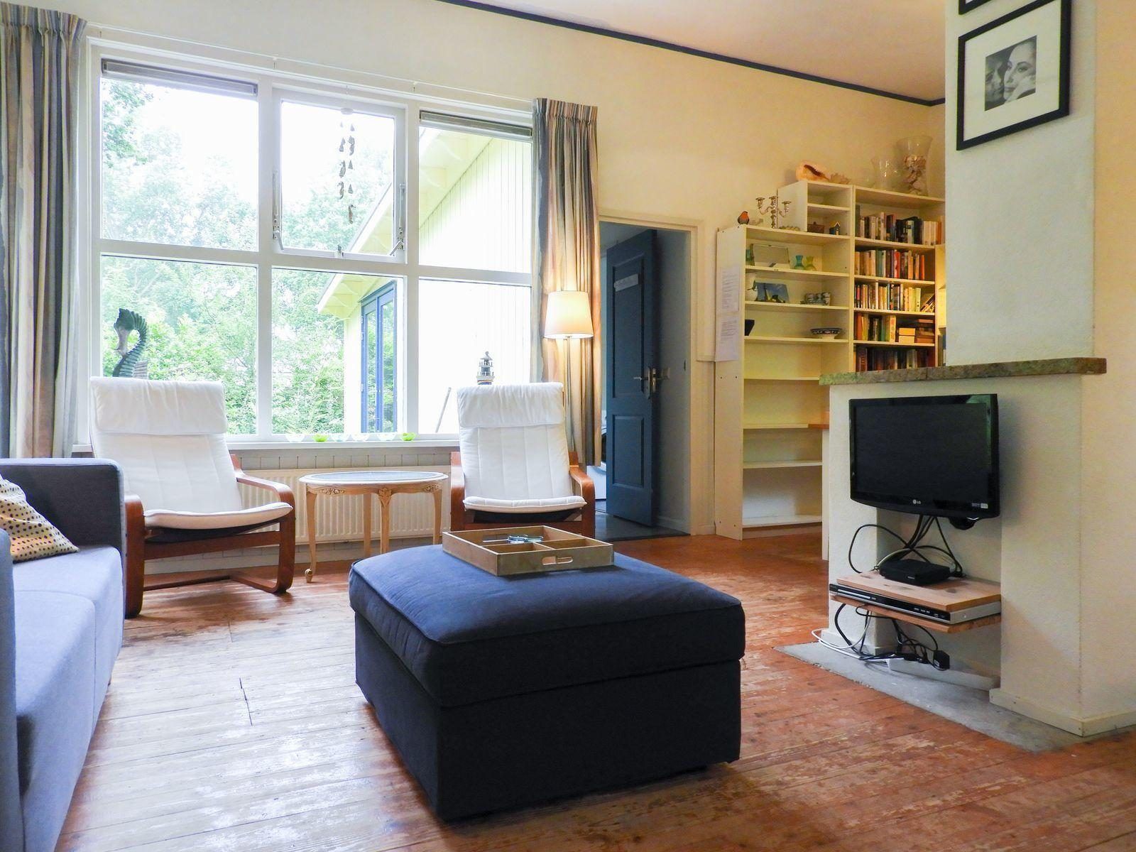 Lichte zithoek met uitzicht in VZ345 Vakantiehuis Burgh-Haamstede, Zeeland.