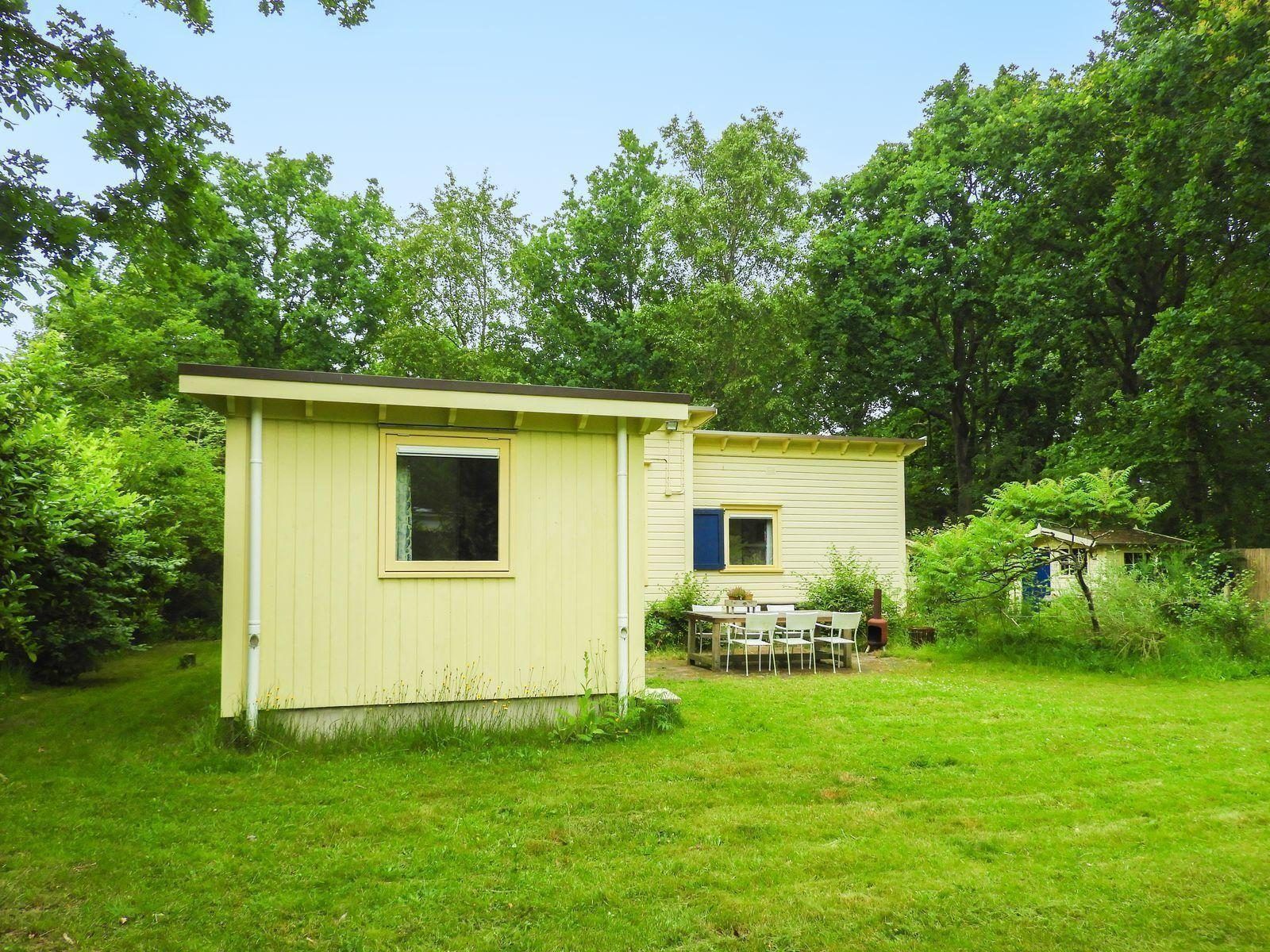 Uitgestrekte grasvelden rondom VZ345 Vakantiehuis Burgh-Haamstede, Zeeland.